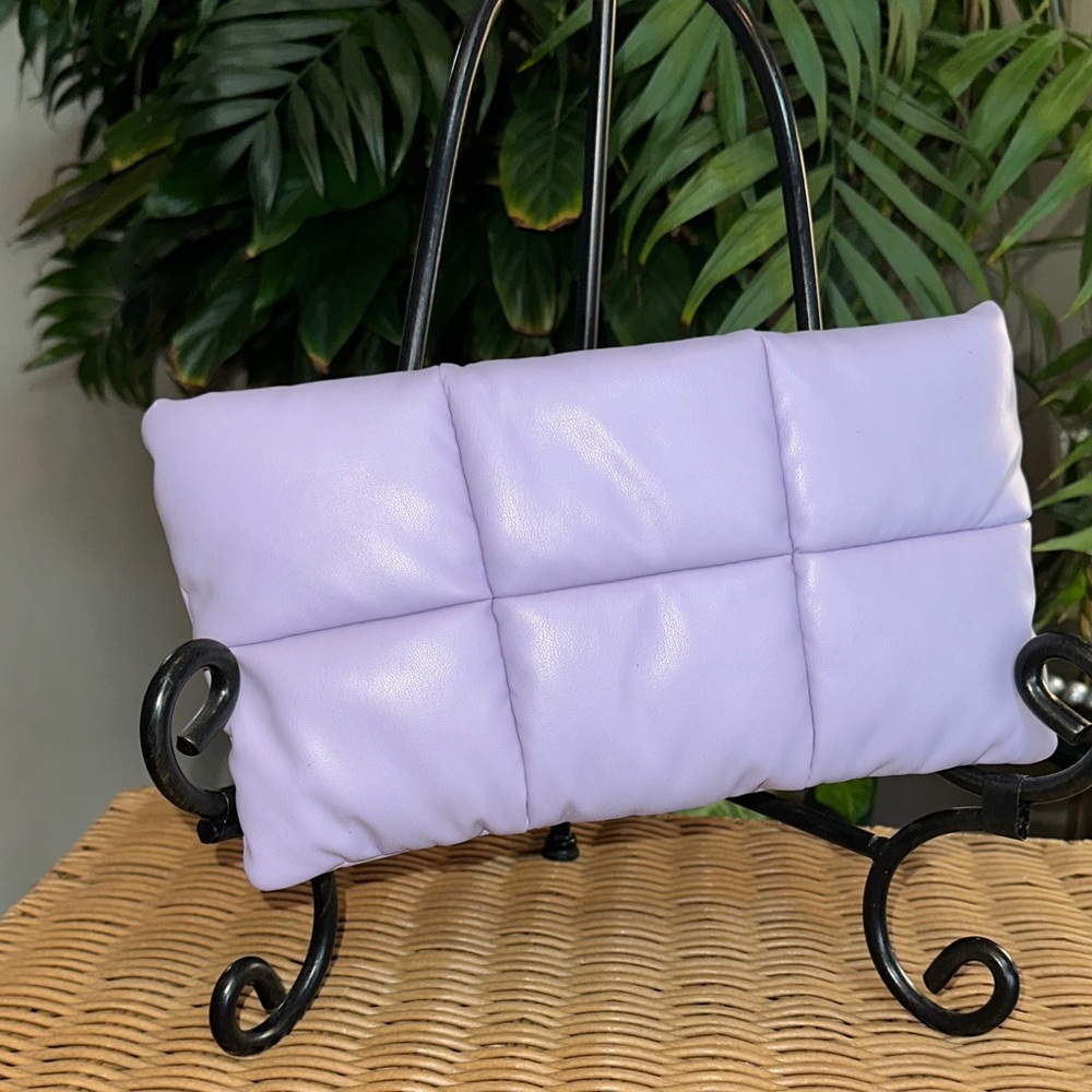 Shiraleah Lavender Faux Leather lookQuilted Puffer style Wristlet💜